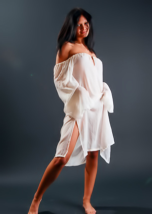 Penelope R Fantastic Model Shows Her Sexy Body