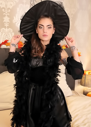 Nana Garnet In Wicked Wonder