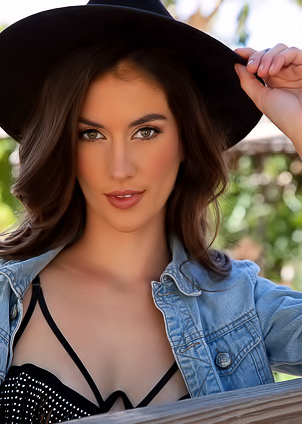 Bella Donna Latina Stunner Is A Captivating Sight In Her Cowboy Hat And Sexy Lingerie