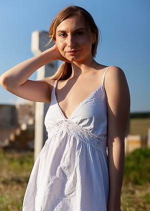 Lana Winter Nice Naked Babe Shows Her Pussy Outdoors