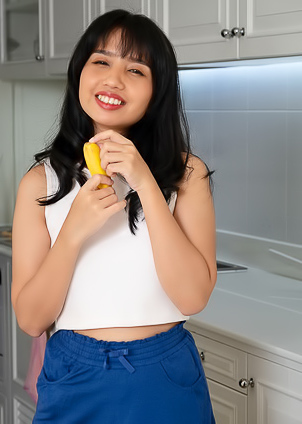 Norah Kicks Off Her High Heels