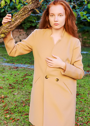 Lola Jolie Ensuring You Appreciate Every Detail Of Her Lovely Small Breasts