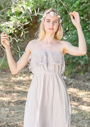 Emily Swan Not Wearing Panties And Her Pussy Bared To The Summer Breeze