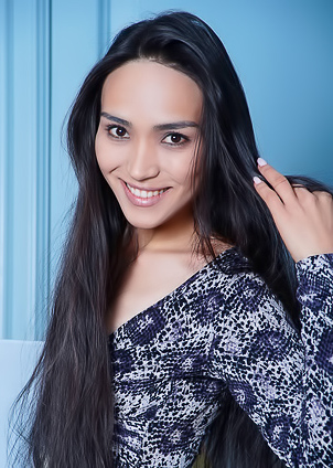 Rezza Spreads Her Slender Thighs Wide