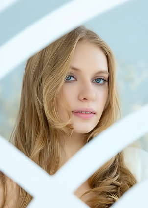 Sonya Elf Delicate Blonde Radiates An Otherworldly Charm