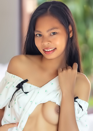 Po Share Her Naked Beauty With You For The First Time