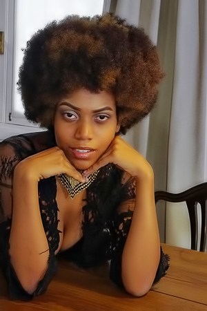 Lila C Full Breasts Hugged By Her Black-lace Bra