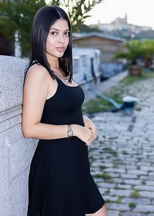 Gia Rosse Strips And Plays With Pussy