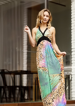 Melissa Baby Smiles Flirtatiously And Shows Shaved Pussy And Sexy Booty