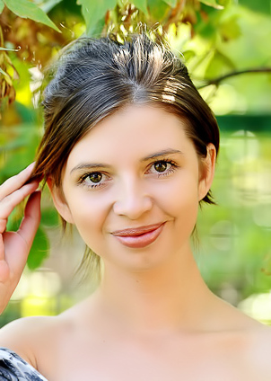 Simona Enjoying To Show Her Naked Body