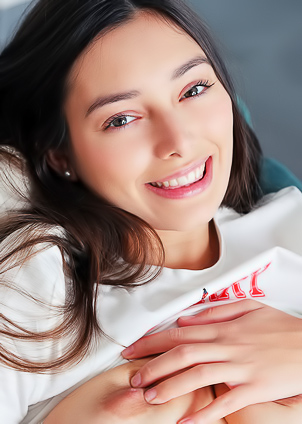 Shelenas Erotic Tease: A Boundless Passion Revealed In Smoldering Gazes And Silent Temptations