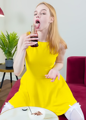 Elloise Lights The Mood And Starts With Ultimate Fingering