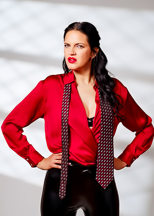 Mia Teases With Straddling Curves On Leather