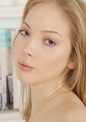 Bella Spark Teases With Lustful Flirtations In Lacy Delight